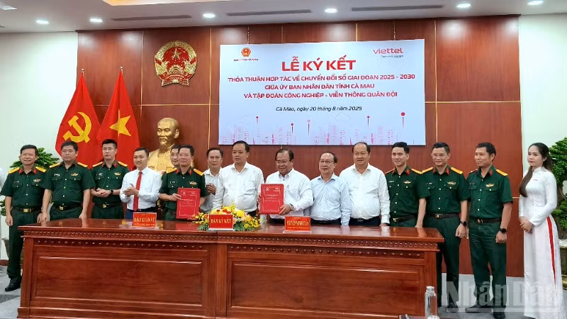 Lễ ký kết giữa hợp tác giữa Ủy ban nhân dân tỉnh Cà Mau và Tập đoàn Viettel vào chiều 20/8.