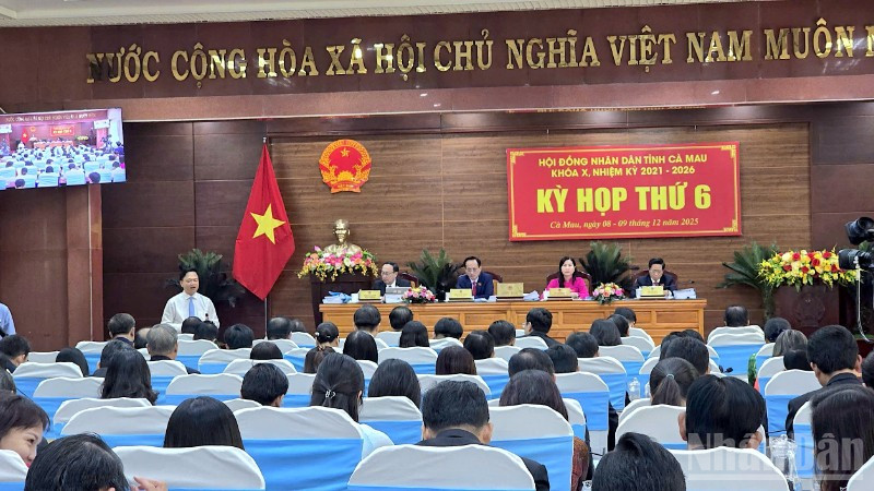 Phiên chất vấn và trả lời chất vấn sáng 9/12 tại kỳ họp cuối năm Hội đồng nhân dân tỉnh Cà Mau.