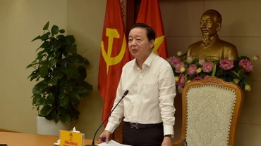 Phó Thủ tướng Trần Hồng Hà chủ trì cuộc họp đóng góp ý kiến cho dự thảo Nghị quyết của Chính phủ về một số cơ chế, chính sách đặc thù tháo gỡ khó khăn trong triển khai Luật Địa chất và Khoáng sản năm 2024. (Ảnh: VGP)