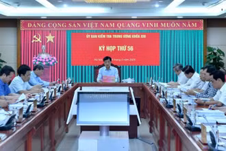 Tại các kỳ họp, Ủy ban Kiểm tra Trung ương đã xem xét, thi hành kỷ luật và đề nghị cấp có thẩm quyền thi hành kỷ luật tổ chức đảng, đảng viên vi phạm. (Ảnh: ĐĂNG KHOA)