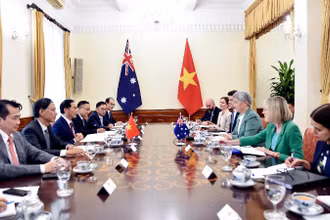 Phó Thủ tướng Chính phủ, Bộ trưởng Ngoại giao Bùi Thanh Sơn và Bộ trưởng Ngoại giao Australia Penny Wong đồng chủ trì Hội nghị Bộ trưởng Ngoại giao Việt Nam-Australia lần thứ 7. (Ảnh: Báo Thế giới và Việt Nam)