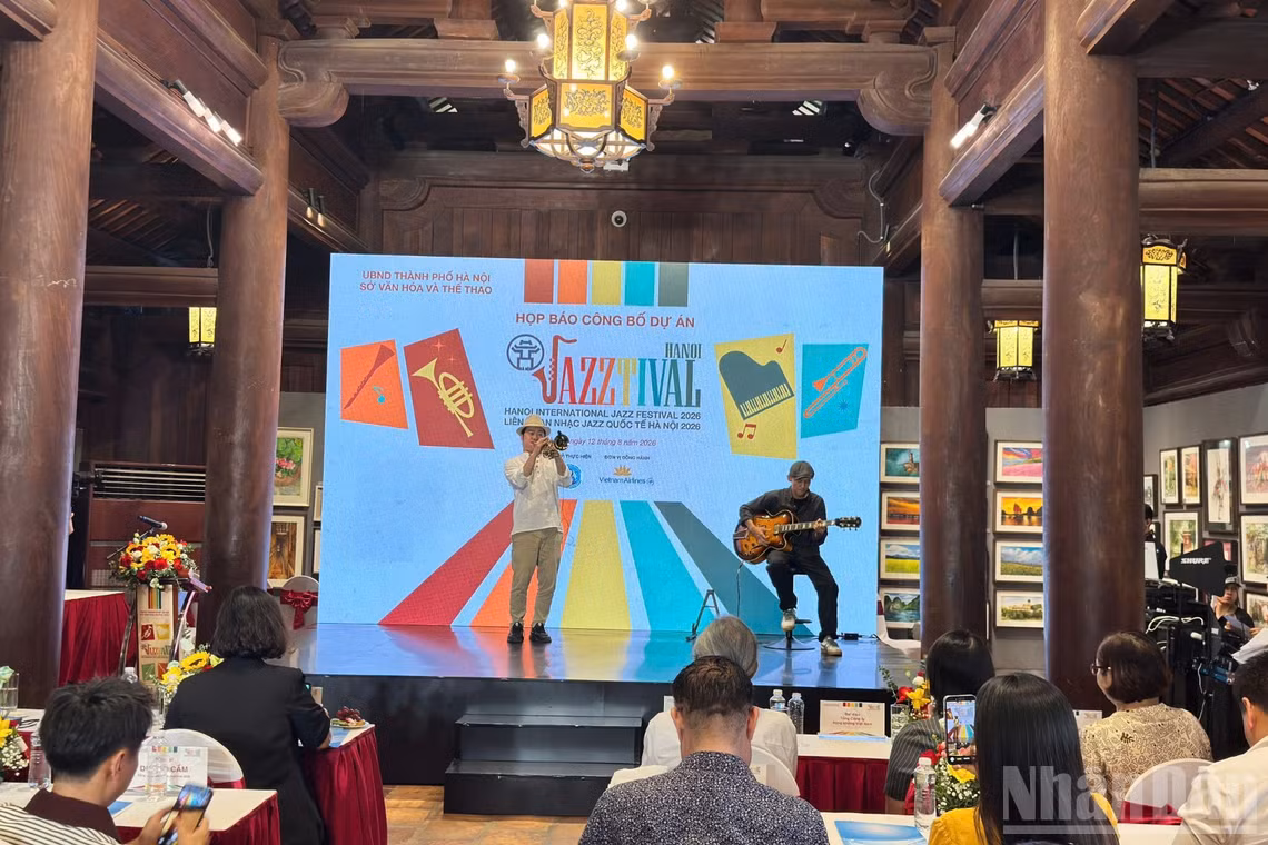 Các nghệ sĩ trình diễn một số tiết mục jazz tiêu biểu trong họp báo công bố sự kiện.
