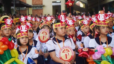 Học sinh Thành phố Hồ Chí Minh hân hoan tới trường trong lễ khai giảng năm học 2025-2026.