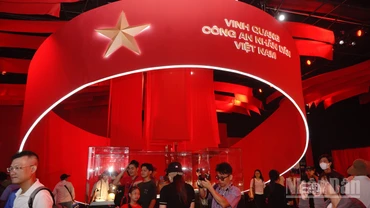 Chương trình Gala âm nhạc “Vinh quang Công an nhân dân Việt Nam” cùng chuỗi hoạt động hấp dẫn như triển lãm, trưng bày... cùng các hoạt động trải nghiệm tại triển lãm.
