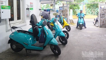 Mô hình quán cà-phê kết hợp trạm sạc xe điện nở rộ tại Thành Hồ Chí Minh thời gian gần đây.