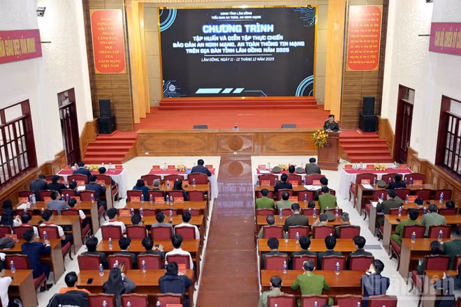 Quang cảnh Lễ bế mạc chương trình “Tập huấn và diễn tập thực chiến bảo đảm an ninh mạng, an toàn thông tin mạng trên địa bàn tỉnh Lâm Đồng năm 2025”.