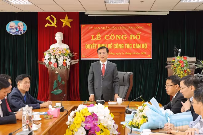 Phó Bí thư Tỉnh ủy, Chủ tịch Ủy ban nhân dân tỉnh Lâm Đồng Hồ Văn Mười phát biểu tại lễ công bố