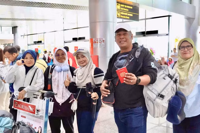 Sáng 2/9, Cảng hàng không quốc tế Liên Khương đón chuyến bay đầu tiên từ Kuala Lumpur (Malaysia) sau khi khai thác trở lại từ ngày 19/8. (Ảnh: CTV)