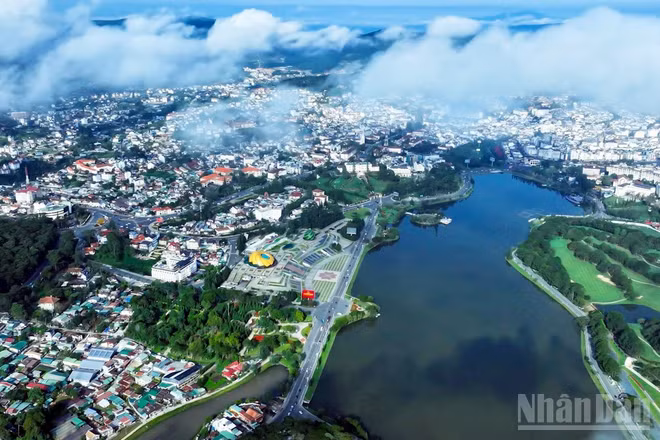 Lâm Đồng đặt mục tiêu, đến năm 2030, trở thành tỉnh phát triển khá của cả nước, là một cực tăng trưởng của vùng duyên hải Nam Trung Bộ và Tây Nguyên.