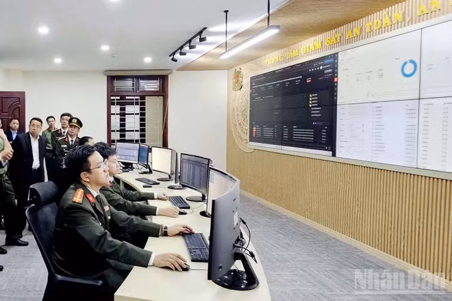 Trung tâm Giám sát an toàn, an ninh tập trung (SOC) tỉnh Lâm Đồng tại công an tỉnh.