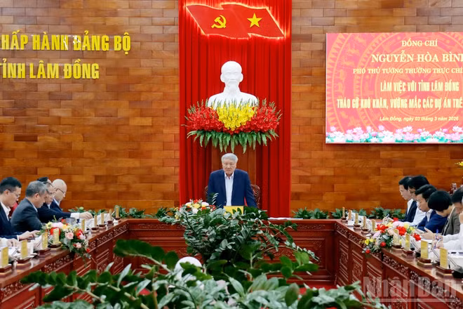 Phó Thủ tướng Thường trực Nguyễn Hòa Bình làm việc với tỉnh Lâm Đồng về tháo gỡ khó khăn, vướng mắc các dự án trên địa bàn tỉnh.
