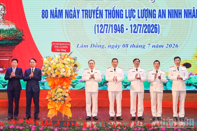 Lãnh đạo tỉnh Lâm Đồng chúc mừng Công an tỉnh nhân kỷ niệm 80 năm Ngày truyền thống lực lượng An ninh nhân dân.