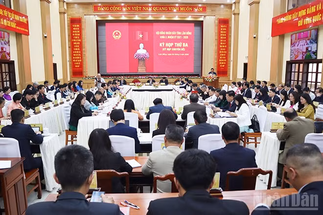 Quang cảnh kỳ họp.