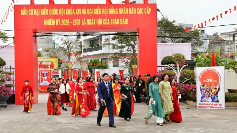 Cử tri Hải Phòng trong ngày hội non sông.