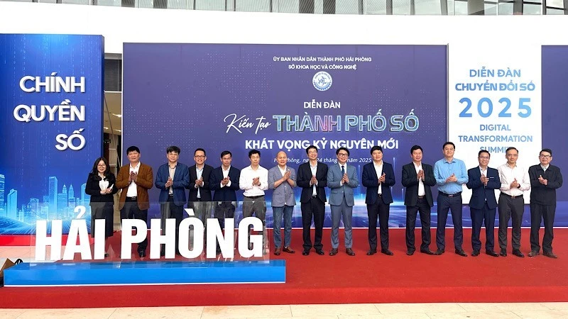 Các đại biểu dự diễn đàn.