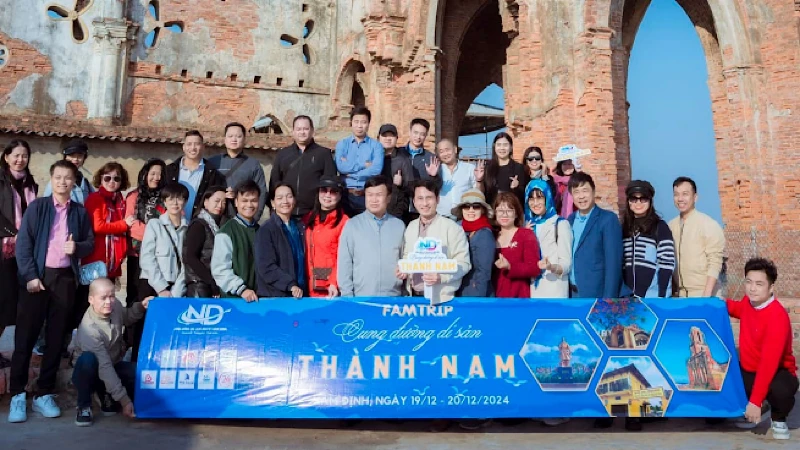 Đoàn famtrip khảo sát theo chuyên đề "Cung đường di sản Thành Nam" năm 2024. (Ảnh tư liệu: VĂN HUỲNH)