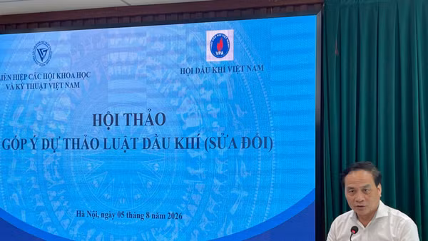 Phó Giáo sư, Tiến sĩ Phạm Ngọc Linh, Phó Chủ tịch Liên hiệp các Hội Khoa học và Kỹ thuật Việt Nam phát biểu tại hội thảo. (Ảnh: BÍCH LIÊN)