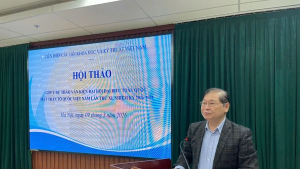 Tiến sĩ khoa học Phan Xuân Dũng, Chủ tịch Liên hiệp các Hội Khoa học và Kỹ thuật Việt Nam phát biểu tại hội thảo. (Ảnh: BL)