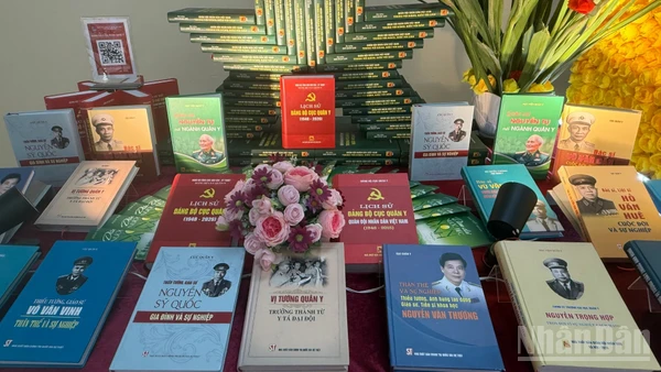 Với 29 đầu sách, trong đó có 16 cuốn viết về các thầy thuốc, các lãnh đạo được trưng bày, độc giả sẽ hiểu hơn về trang sử vẻ vang của ngành quân y.