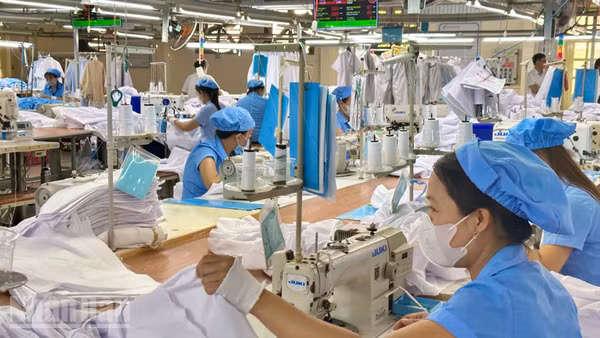 Mức đóng bảo hiểm hưu trí bổ sung do người sử dụng lao động và người lao động thỏa thuận tự nguyện. (Ảnh: KHA THOA)