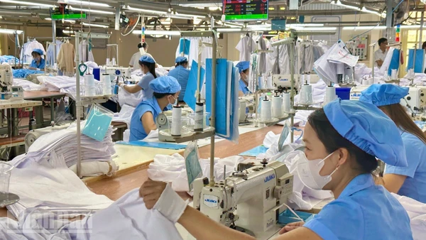 Mức đóng bảo hiểm hưu trí bổ sung do người sử dụng lao động và người lao động thỏa thuận tự nguyện. (Ảnh: KHA THOA)