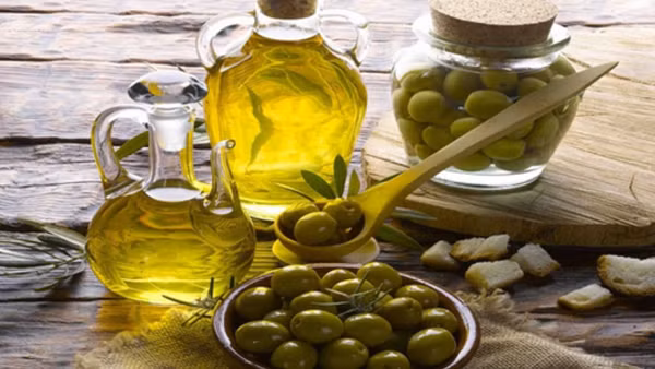 Ăn dầu ô-liu có thể làm giảm nguy cơ mắc bệnh tim mạch. (Ảnh minh họa)