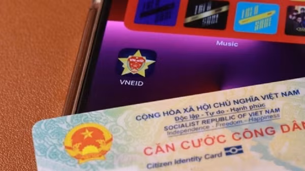 Cảnh báo nguy cơ lộ lọt dữ liệu cá nhân với trào lưu “khoe” ảnh căn cước công dân