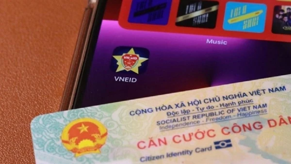 Cảnh báo nguy cơ lộ lọt dữ liệu cá nhân với trào lưu “khoe” ảnh căn cước công dân