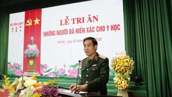 Trung tướng, Giáo sư, Tiến sĩ Trần Viết Tiến, Giám đốc Học viện Quân y phát biểu tại buổi lễ.