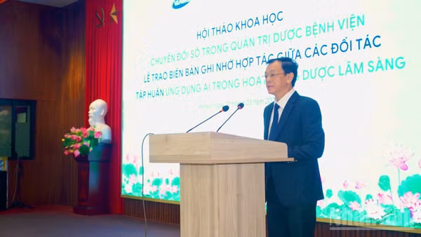 Thứ trưởng Y tế Nguyễn Tri Thức phát biểu chỉ đạo hội nghị.