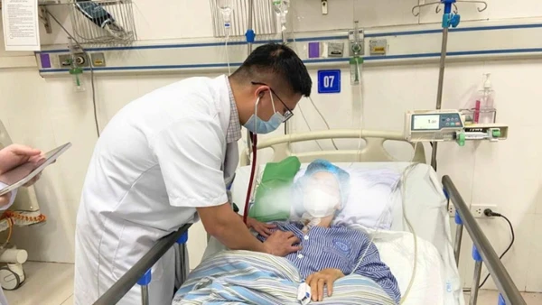 Người bệnh điều trị tại khoa Điều trị tích cực, Bệnh viện Nội tiết Trung ương.