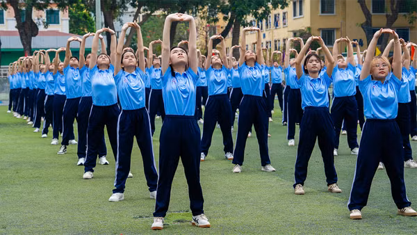 Các động tác trong bài tập dưỡng sinh - rèn luyện, nâng cao sức khỏe của sinh viên Học viện Y-Dược học cổ truyền Việt Nam.