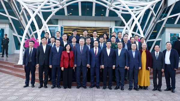 Tổng Bí thư Tô Lâm và các đại biểu. (Ảnh: TTXVN)