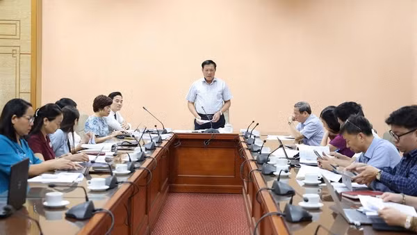 Thứ trưởng Y tế Đỗ Xuân Tuyên phát biểu tại hội nghị. (Ảnh: TRẦN MINH)