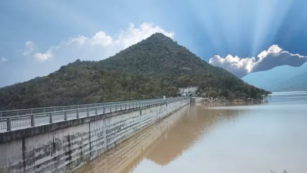 Hồ chứa nước Sông Cái thuộc hệ thống thủy lợi Tân Mỹ cung cấp nguồn nước cho tưới tiêu và nhà máy Thuỷ điện tích năng Bác Ái.