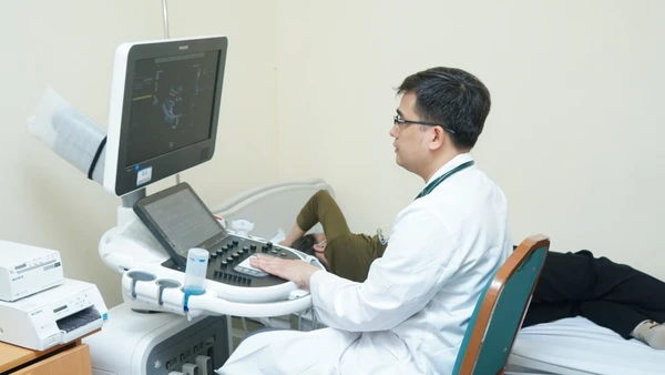 Miễn viện phí sẽ thúc đẩy hoàn thiện hệ thống y tế theo hướng bền vững, giảm nguy cơ người dân trì hoãn hoặc bỏ điều trị do chi phí. (Ảnh minh họa)