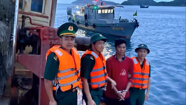 Bộ đội Biên phòng bắt giữ đối tượng Thả. (Ảnh: CTV)