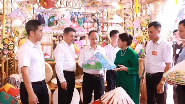 Không gian Trung tâm học tập cộng đồng xã Thanh Oai tại Đình làng Chuông.