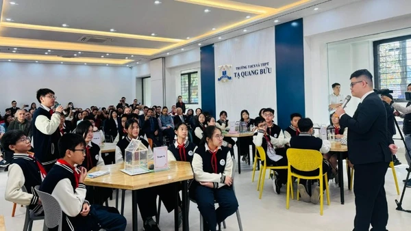 Mô hình “Giáo dục STEM, sở hữu trí tuệ và khởi nghiệp đổi mới sáng tạo” lần đầu tiên được đưa vào thực nghiệm trong lớp học phổ thông. (Ảnh: BÍCH LIÊN)