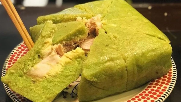 Người mắc đái tháo đường mỗi lần chỉ nên ăn khoảng 50–70g, tương đương 1/8 chiếc bánh chưng hoặc 1 khoanh bánh tét nhỏ. (Ảnh minh họa)