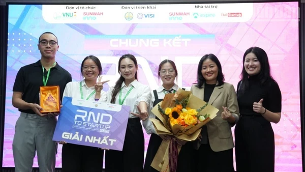 Dự án Đầu lọc nước từ aerogel sợi lá dứa đoạt Giải nhất.