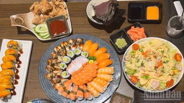 Bộ Y tế đề nghị truy xuất nguồn gốc thực phẩm để xác định rõ nguồn cung cấp nguyên liệu, thực phẩm nghi ngờ gây ngộ độc sau khi ăn buffet tại một quán ăn. (Ảnh minh họa)