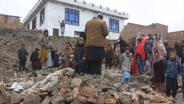 Toà nhà bị sập trong trận động đất tại tỉnh Kabul, Afghanistan ngày 4/4/2026. (Ảnh: THX/TTXVN)