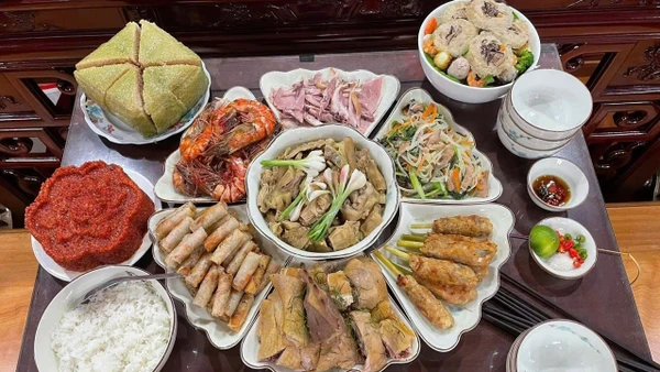 Mâm cỗ Tết truyền thống của người Việt thường rất phong phú, đa dạng. (Ảnh minh họa)