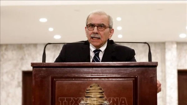 Thủ tướng Liban Nawaf Salam phát biểu tại Beirut. (Ảnh: THX/TTXVN)