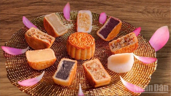 Bộ Y tế hướng dẫn cách chọn bánh trung thu bảo đảm an toàn thực phẩm. (Ảnh minh họa: THANH NGA)