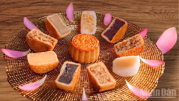 Bộ Y tế hướng dẫn cách chọn bánh trung thu bảo đảm an toàn thực phẩm. (Ảnh minh họa: THANH NGA)