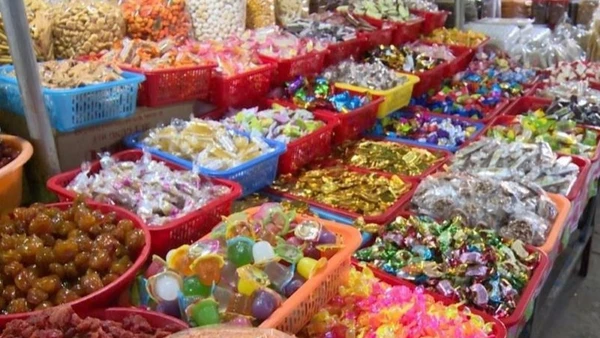 Bánh mứt kẹo là một trong những mặt hàng thực phẩm được tiêu thụ nhiều trong dịp Tết.