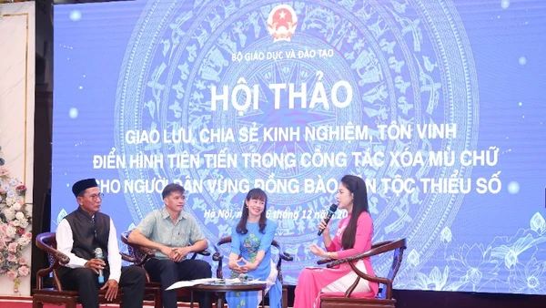 Hội thảo “Giao lưu, chia sẻ, tôn vinh điển hình tiên tiến trong công tác xóa mù chữ cho đồng bào dân tộc thiểu số.