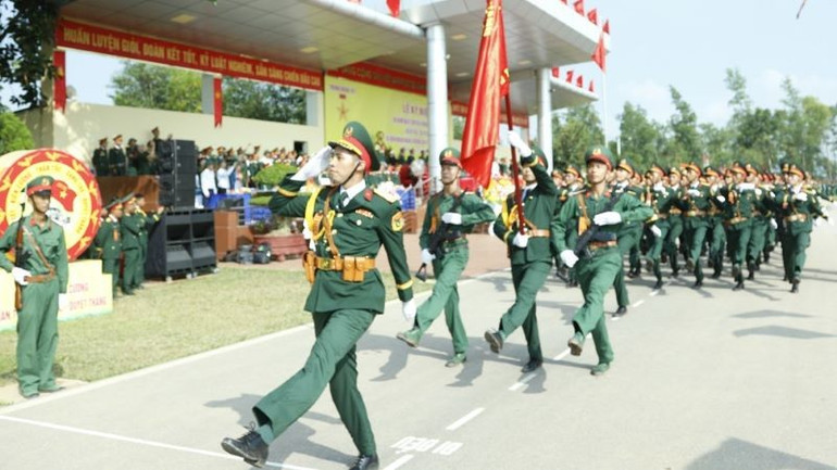 Trung đoàn 101 duyệt đội ngũ tại buổi lễ. 103a.jpg